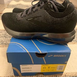 Like New Brooks Levitate 2